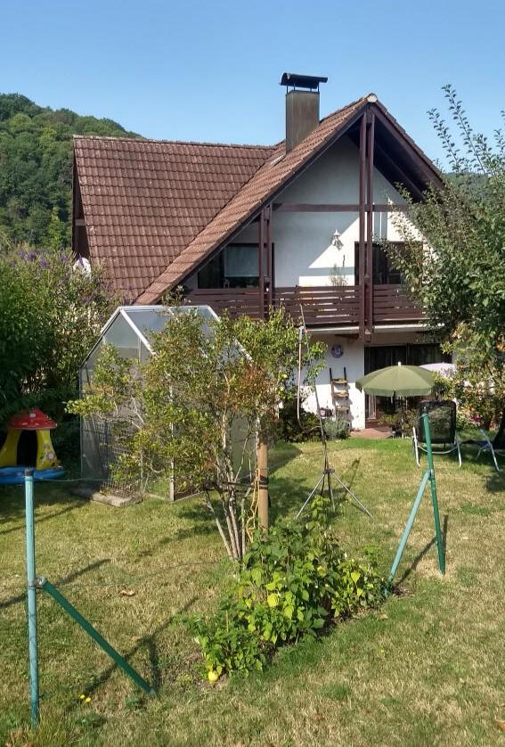 Ostbalkon für die Morgensonne und schöner Ausblick auf den Garten